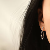 Boucles d'oreilles losange entrelacé en argent et zirconiums 681-3454