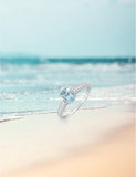 Bague en or blanc 9ct, topaze et zirconiums 402-49