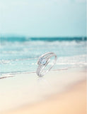 Bague en or blanc 9ct, topaze et zirconiums 402-48