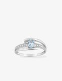 Bague en or blanc 9ct, topaze et zirconiums 402-48