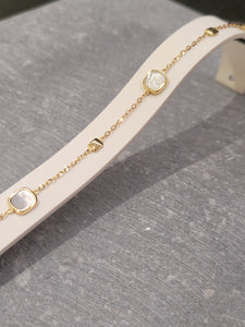 Bracelet en or jaune 18ct et nacre 345-21