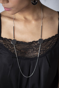 Collier sautoir en acier et céramique noire