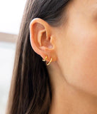 Doubles Boucles d'oreilles ZAG Ancila en acier doré (2 anneaux pour 1 seul perçage)