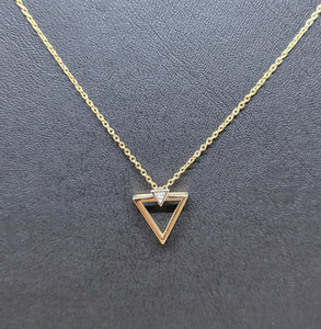 Collier triangle or jaune 9ct et diamant 450-445