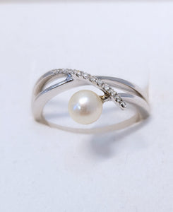 Bague or blanc 18ct avec perle et diamants 305-32