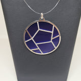 Les Georgettes Pendentif précieux Girafe argenté 45mm n°42 avec cuir bleu vernis/prune