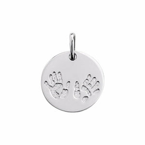 Médaille avec empreintes de mains en argent