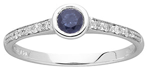 Solitaire accompagné en Or blanc 18ct, saphir et diamants 317-74