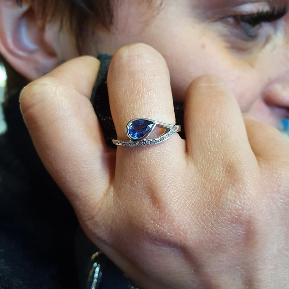 Bague or blanc 18ct Saphir et diamant 307-24