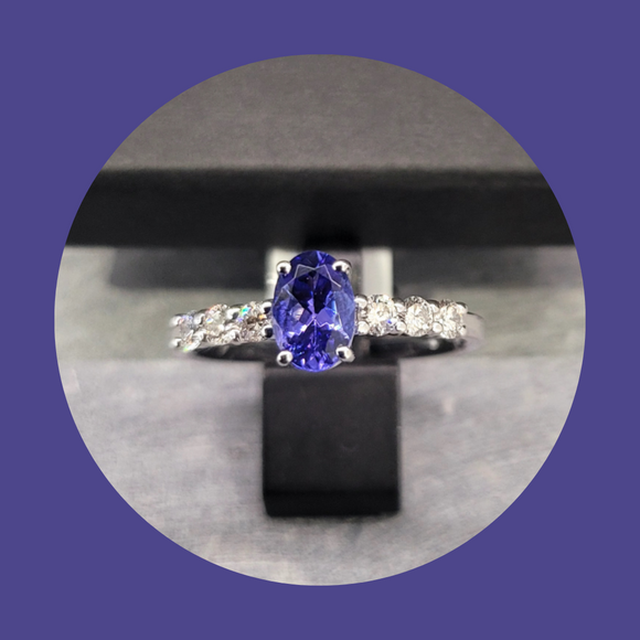 Bague en or blanc 18ct avec diamants et tanzanite 307-72