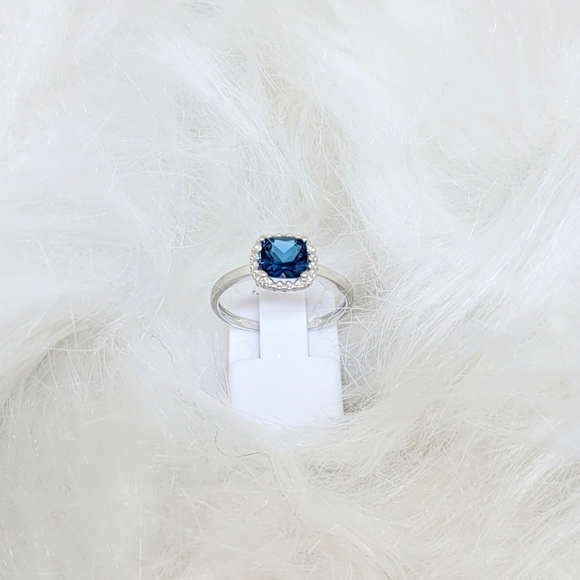 Bague en or blanc 18 ct et topaze london 307-101