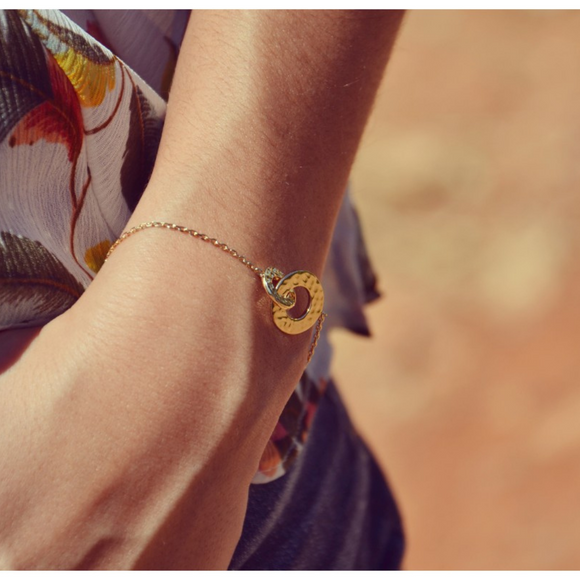 Bracelet double anneaux martelé en Plaqué or